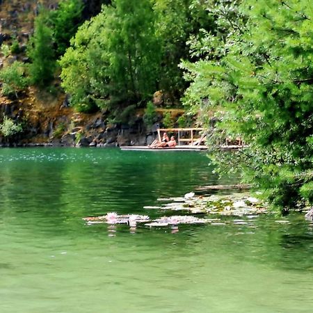Отель Penzion U Jezera Константинови-Лазне Экстерьер фото